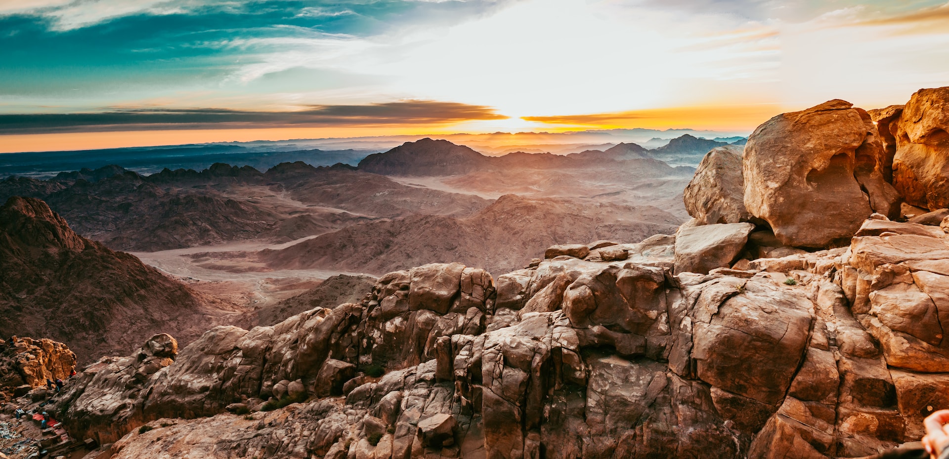 Erkunden Sie die Halbinsel Sinai mit ihren faszinierenden Gebirgen und WÃfÂ¼sten.